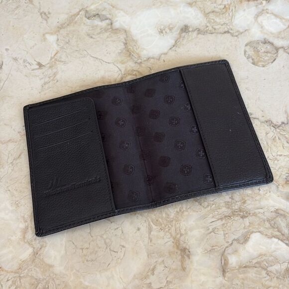 SwissGear Leather Passport & Card Holder - Picture 10 of 10